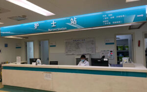 在配置医用呼叫对讲主机时，需要注意哪些问题